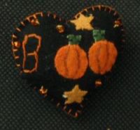 BLACK HEART W/BOO PIN