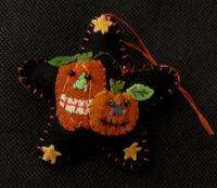 BLACK STAR W/TWO PUMPKINS ORNAMENT
