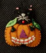 PUMPKIN W/BLACK CAT ORNAMENT