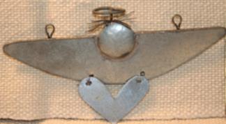 SHARA'S ORNAMENT ANGEL W/SMALL HEART ATTACHEDFOLK ART TIN